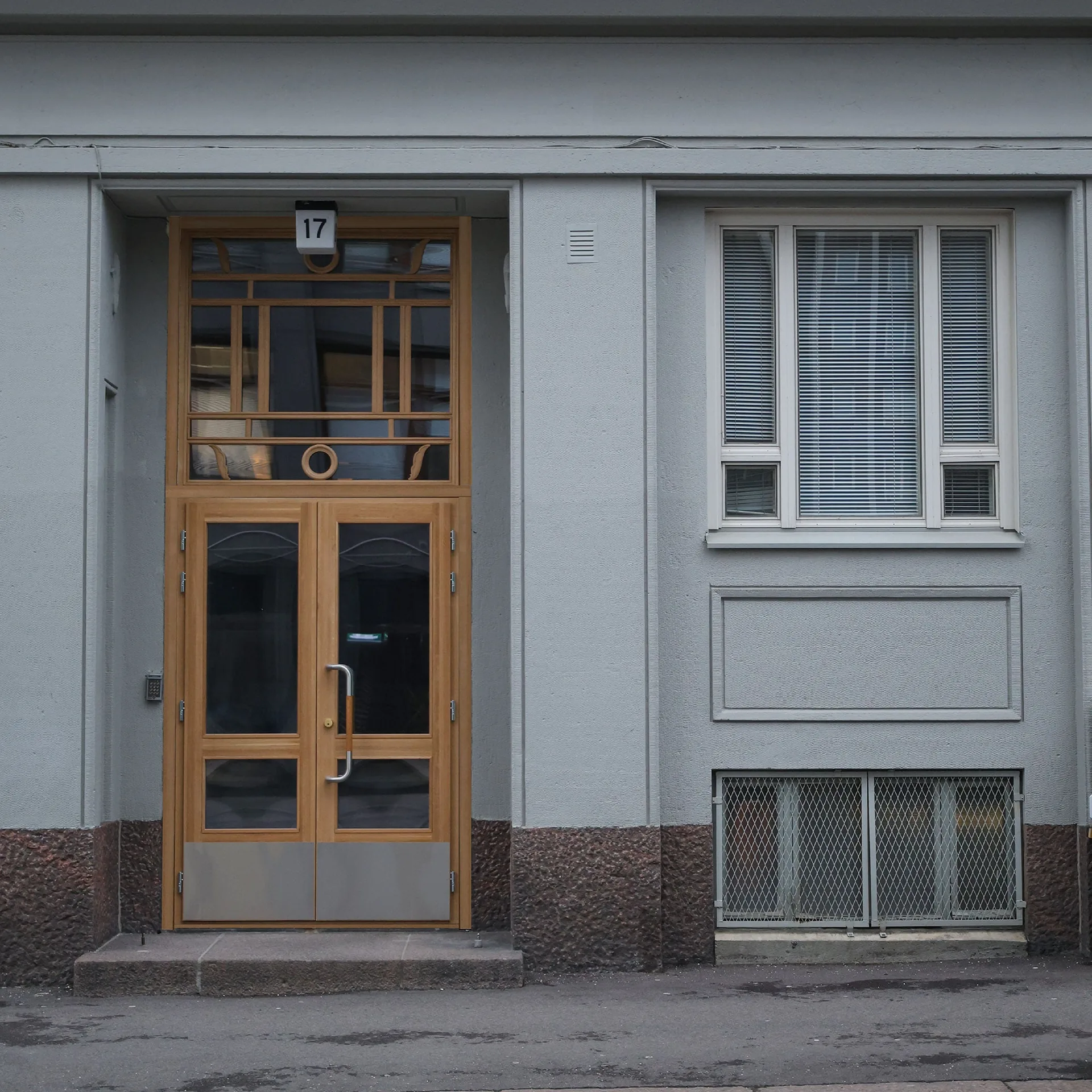 Porrashuoneiden sisäänkäynnit